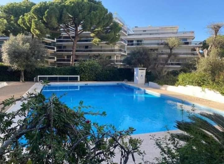 Juan Les Pins Tanit Studio Climatise Vue Sur Mer Piscine Antibes Exterior photo