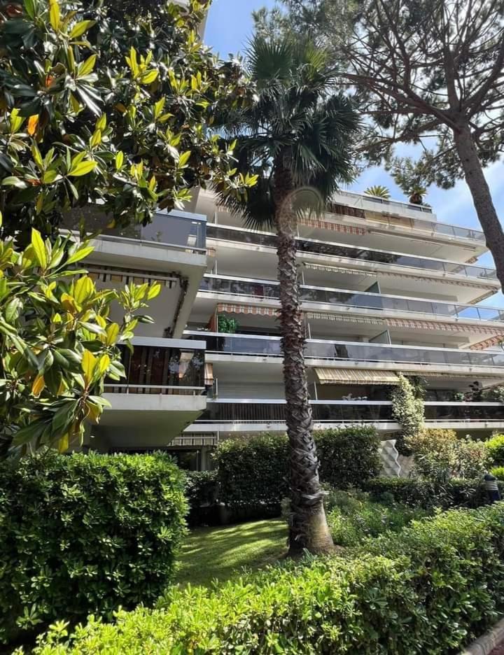 Juan Les Pins Tanit Studio Climatise Vue Sur Mer Piscine Antibes Exterior photo